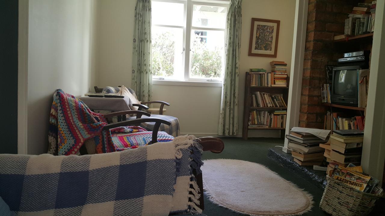 The Old Post Office Guesthouse B&BPaparoa エクステリア 写真
